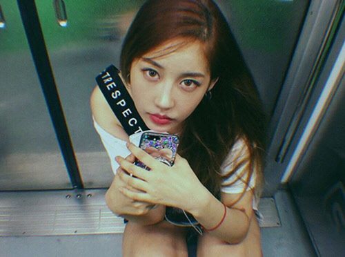 육지담은 14일 오전 자신의 인스타그램에 한 블로그의 글을 캡처해 올리며 네티즌 사이에서 논란 중이다. <육지담 인스타그램 캡처>